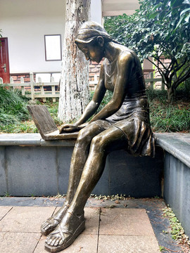 女孩銅像