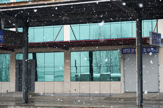 下雪的月臺(tái)