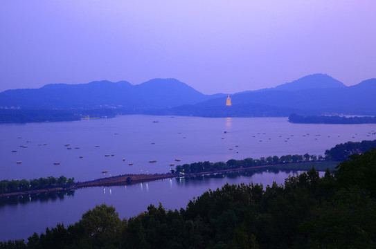 水墨西湖全景