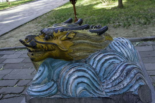 獨(dú)占鰲頭