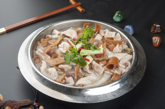 目魚泡豬肚
