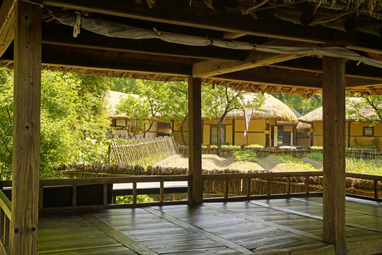 韓國(guó)民俗村傳統(tǒng)涼亭內(nèi)景