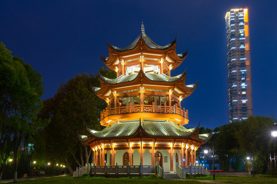 湖北武漢兩江四岸燈光秀夜景風(fēng)光