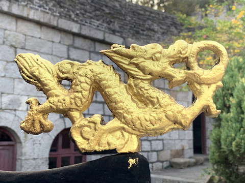 龍形雕塑