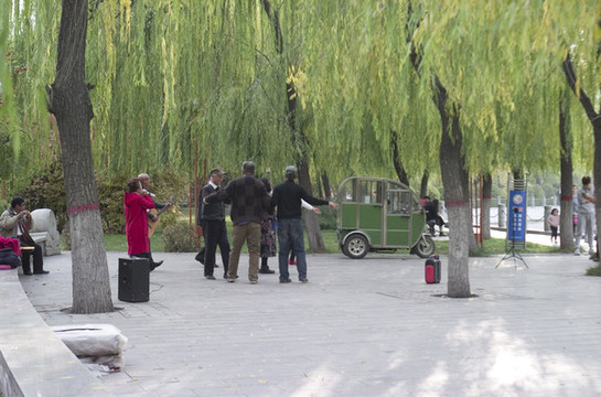 公園舞者