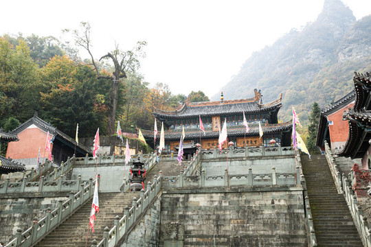 武當(dāng)山瓊臺(tái)中觀三清殿