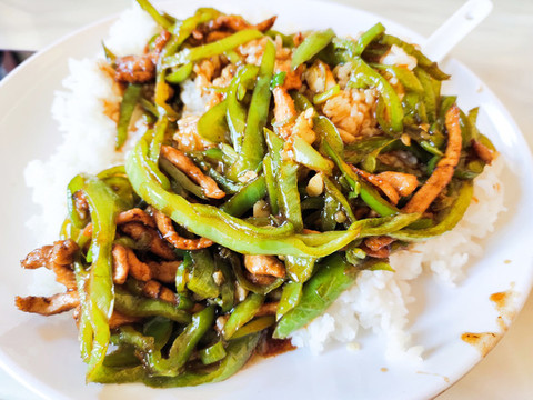 青椒肉蓋飯