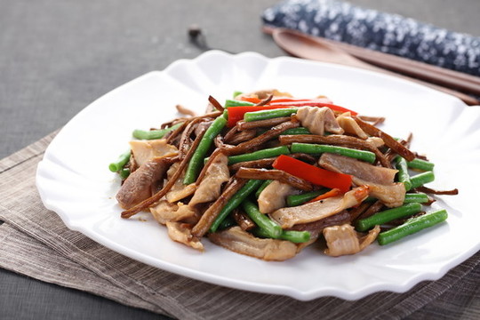 茶樹菇青豆角炒豬肚
