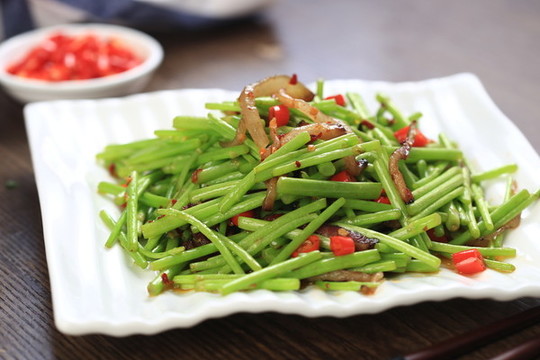 蘺蒿炒臘肉