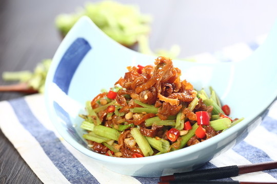 鄉(xiāng)里炒臘腸