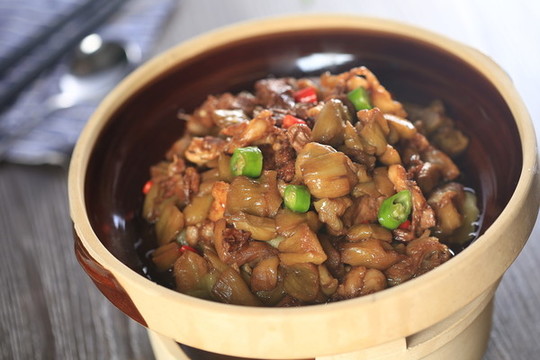 芋荷桿燜拆骨肉