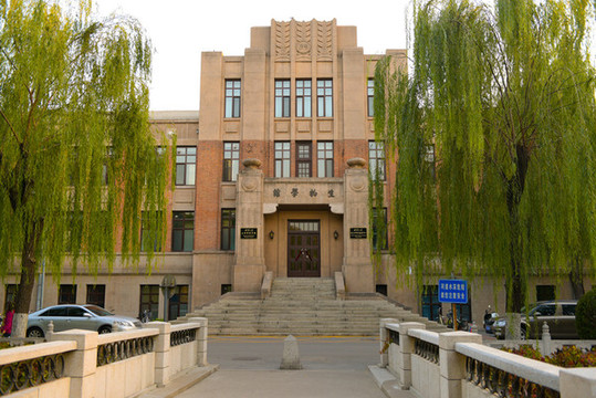 清華大學(xué)生物學(xué)館