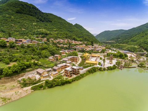 航拍宕昌官鵝溝景區(qū)鹿仁村