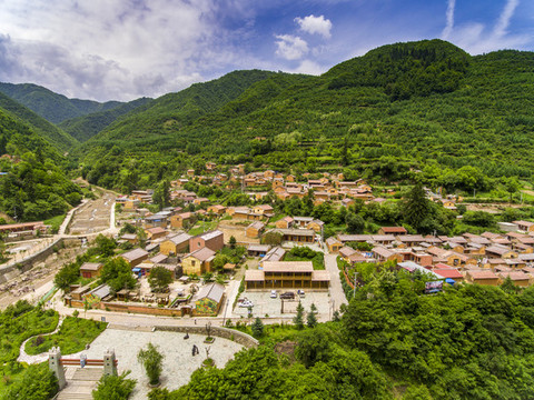 航拍宕昌官鵝溝景區(qū)鹿仁村