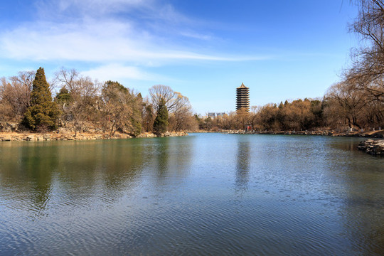 北大校園未名湖博雅塔慈濟寺山門