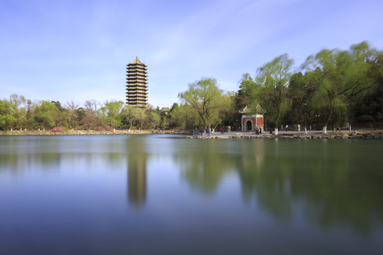 北大未名湖博雅塔慈濟(jì)寺山門