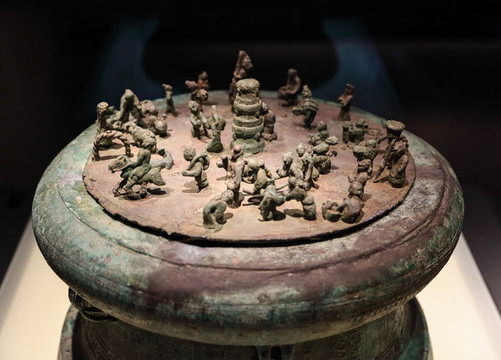 西漢殺人祭鼓銅貯貝器