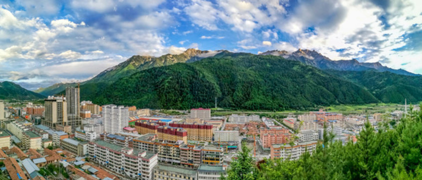 甘南迭部縣城全景