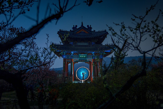 梅花山博愛(ài)亭光繪