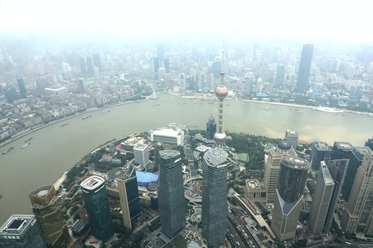 上海中心大廈俯看東方明珠電視塔