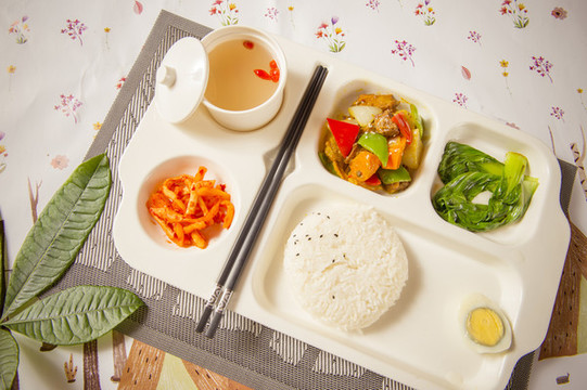 牛腩米飯?zhí)撞? style=