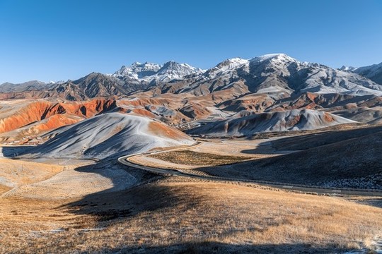 祁連卓爾山