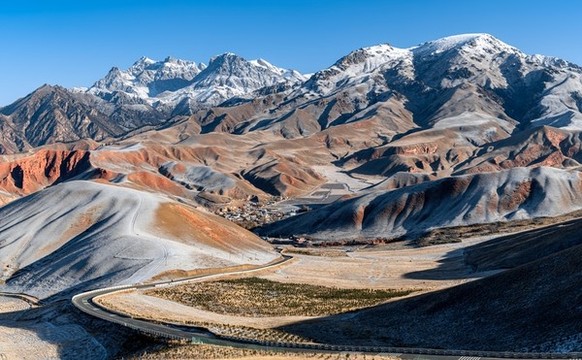 祁連卓爾山