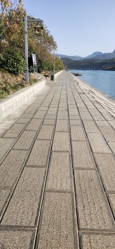 河堤