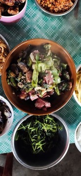 臘豬肉炒青椒血豆腐