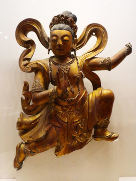 木雕天人像