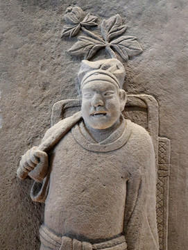 負(fù)簍男侍石刻