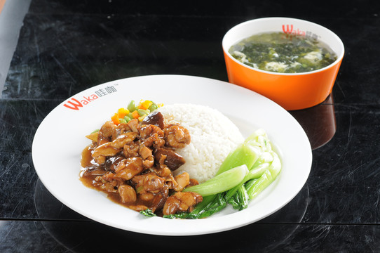 香菇雞肉蓋飯