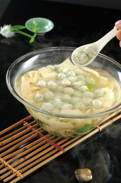 丸子燉豆筋