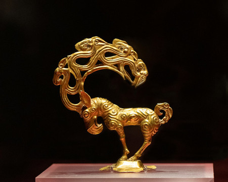 鷹嘴金怪獸