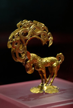 鷹嘴金怪獸