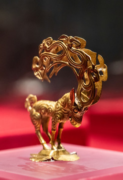 鷹嘴金怪獸