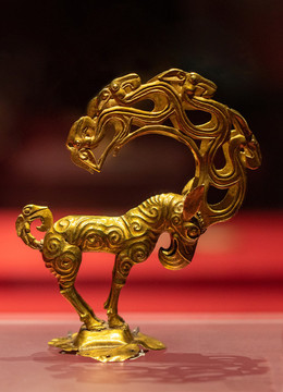 戰(zhàn)國鷹嘴金怪獸