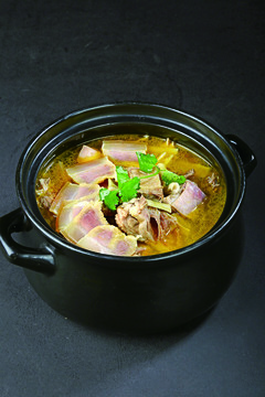 筍干咸肉煲老雞