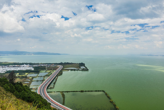 云南昆明滇池環(huán)湖公路風(fēng)光