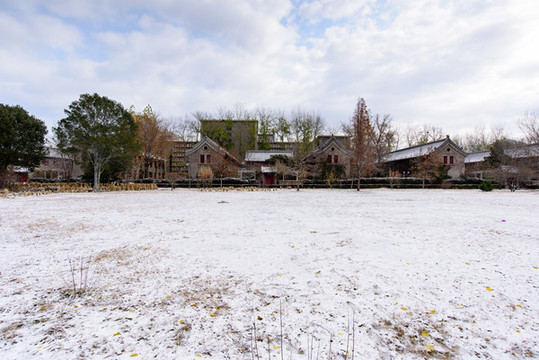 北京大學(xué)校園風(fēng)光靜園六院雪景