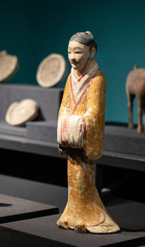 西漢彩色男俑