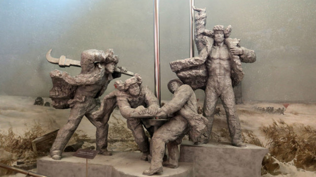 艱苦創(chuàng)業(yè)大慶人雕塑