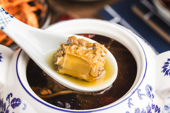 蟲(chóng)草花燉排骨湯