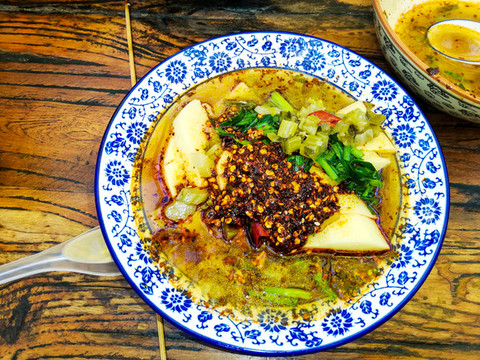民間美食酸辣攪團(tuán)