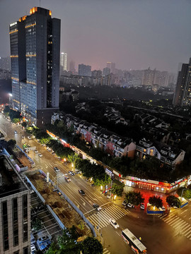 夜晚城市車流