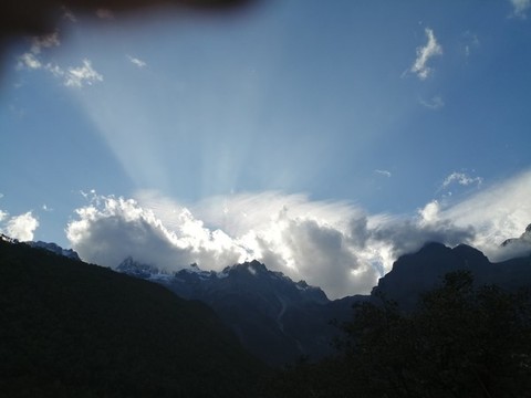 白云遠(yuǎn)山