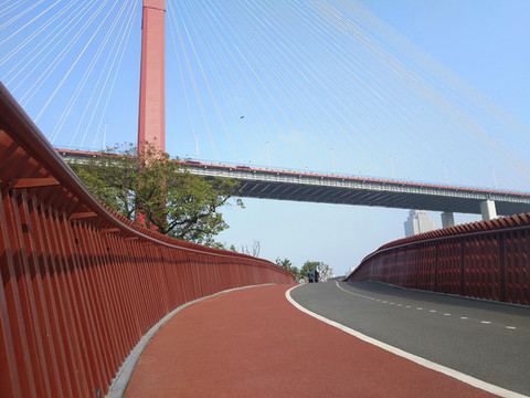橋梁下步道