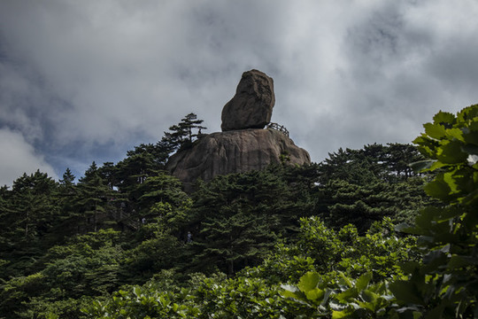 黃山飛來石