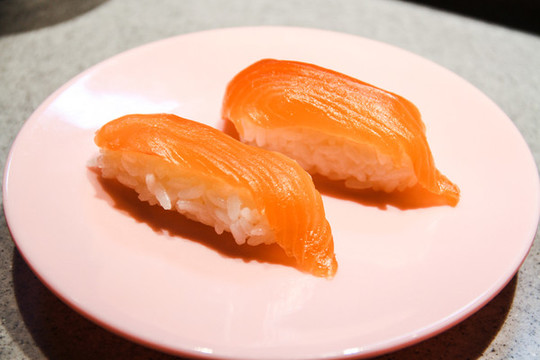 三文魚(yú)壽司