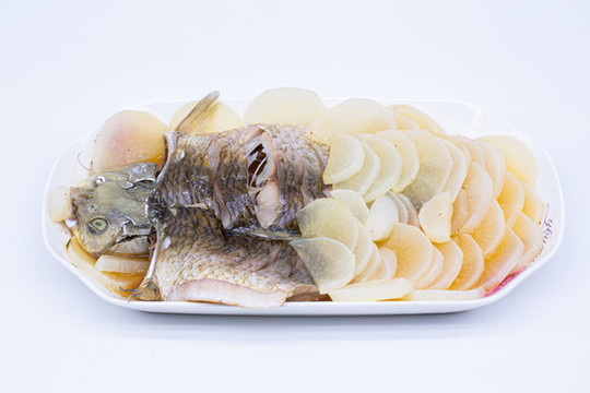 蘿卜蒸魚
